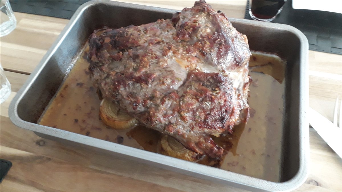 Roasted leg of lamb