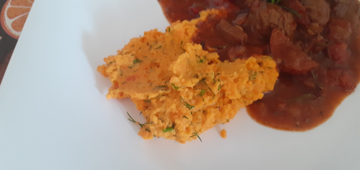 Carrot puree with dill